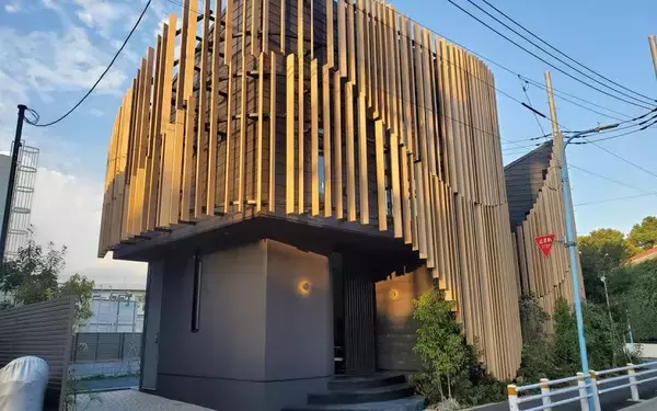 「アンドロイド開発の第一人者・石黒浩が理想の家をつくった！ 5年後の家はテクノロジーで“感性”を刺激する?! 香りや環境音が季節の移ろいで変わる仕掛けとは？「ivi house」」の画像