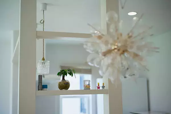 「【76平米コンパクト平屋】アメリカンハウス調の”無駄なし間取り”で子育て＆愛犬との暮らしを快適に。実家の隣、親ともつながる日常　埼玉県・行田市」の画像