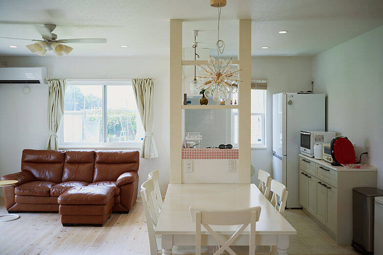 【76平米コンパクト平屋】アメリカンハウス調の”無駄なし間取り”で子育て＆愛犬との暮らしを快適に。実家の隣、親ともつながる日常　埼玉県・行田市