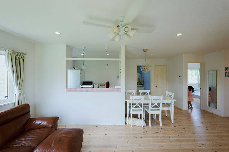 【76平米コンパクト平屋】アメリカンハウス調の”無駄なし間取り”で子育て＆愛犬との暮らしを快適に。実家の隣、親ともつながる日常　埼玉県・行田市