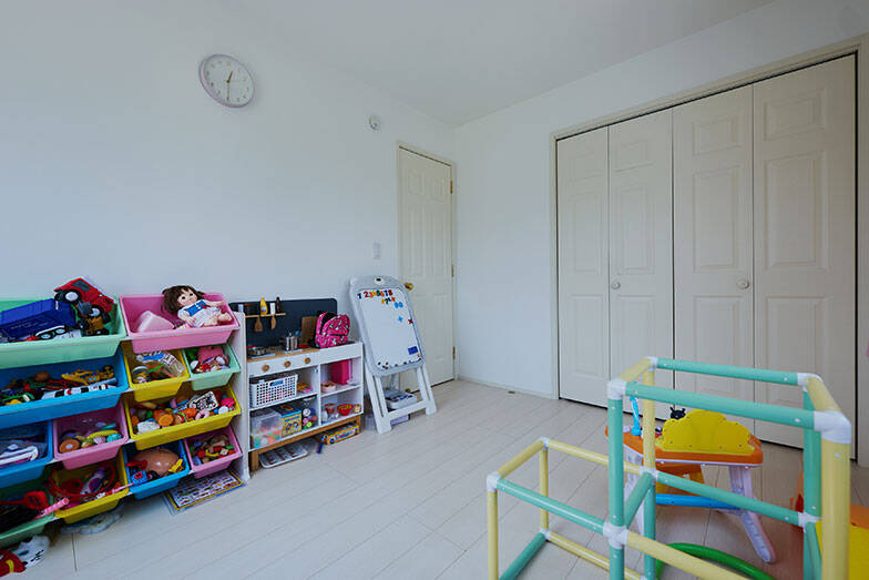 【76平米コンパクト平屋】アメリカンハウス調の”無駄なし間取り”で子育て＆愛犬との暮らしを快適に。実家の隣、親ともつながる日常　埼玉県・行田市