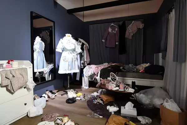 「【TOKYOROOMS展】くっきー！、モモコグミカンパニーらの40部屋を大公開！ 推し活、ゴミの山、謎解きゲームまで個性爆発「6畳1間」取材レポート　虎ノ門」の画像