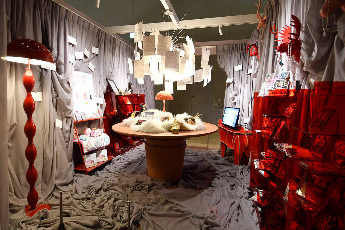 【TOKYOROOMS展】くっきー！、モモコグミカンパニーらの40部屋を大公開！ 推し活、ゴミの山、謎解きゲームまで個性爆発「6畳1間」取材レポート　虎ノ門