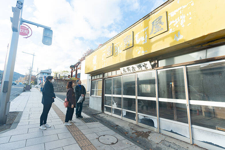 空き家がレトロおしゃれな150店舗に大変身！ 長野・善光寺周辺にカフェや雑貨店、古着屋など、マッチングでにぎわい生む地元不動産会社の手腕