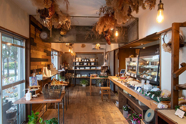 空き家がレトロおしゃれな150店舗に大変身！ 長野・善光寺周辺にカフェや雑貨店、古着屋など、マッチングでにぎわい生む地元不動産会社の手腕