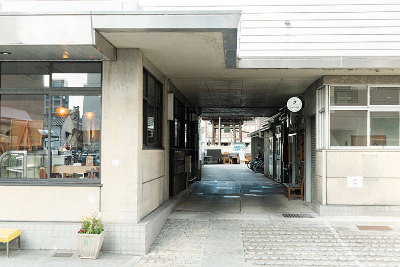 空き家がレトロおしゃれな150店舗に大変身！ 長野・善光寺周辺にカフェや雑貨店、古着屋など、マッチングでにぎわい生む地元不動産会社の手腕