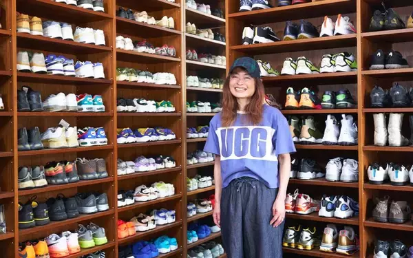 「スニーカー600足が部屋にズラリ！ 業界30年の高見薫さんに聞く美しい収納術とストリートファッションの奥深き歴史」の画像