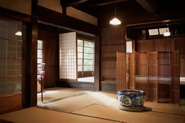 「「自宅が登録有形文化財」。築150年の旧家に住む夫妻、13代目が守る”誇り”と“維持”のリアル　群馬県太田市・片山家住宅」の画像