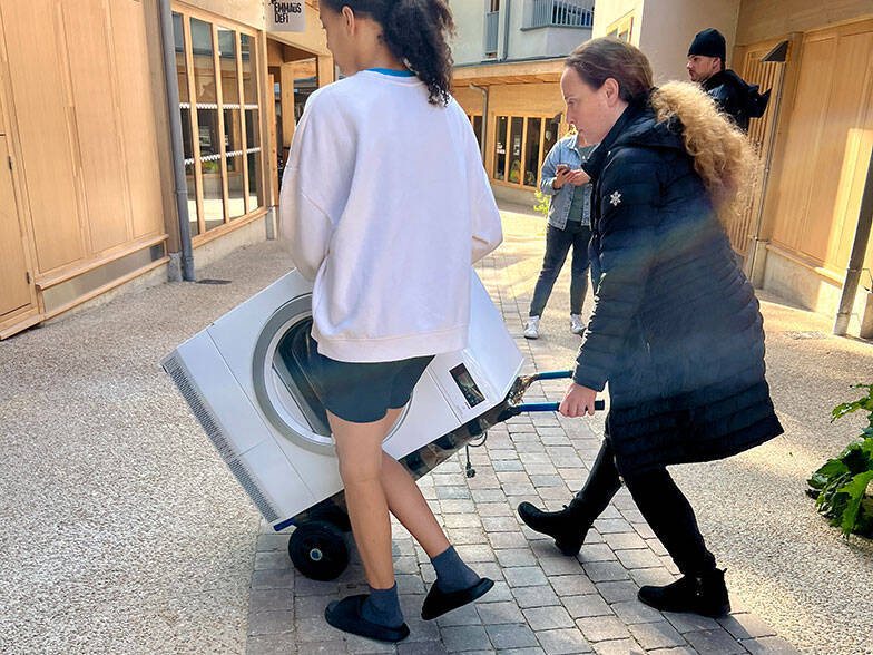 パリ郊外の”セカンドユース”新名所に熱視線！ 家具・家電、衣類など商店街8店舗の商品すべてが「中古品（リユース）」!? サーキュラーエコノミーを極めた「ラ・ヴネル（La venelle）」に潜入