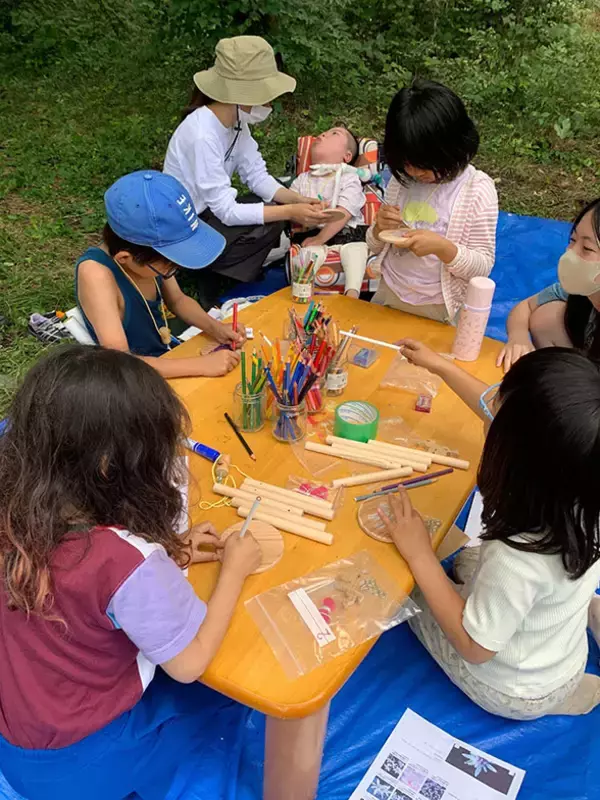 「体の不調がない人もおしゃべりしに行く”診療所”が素敵すぎる！ お医者さんやご近所さんと集う街のリビング　軽井沢「ほっちのロッヂ」」の画像