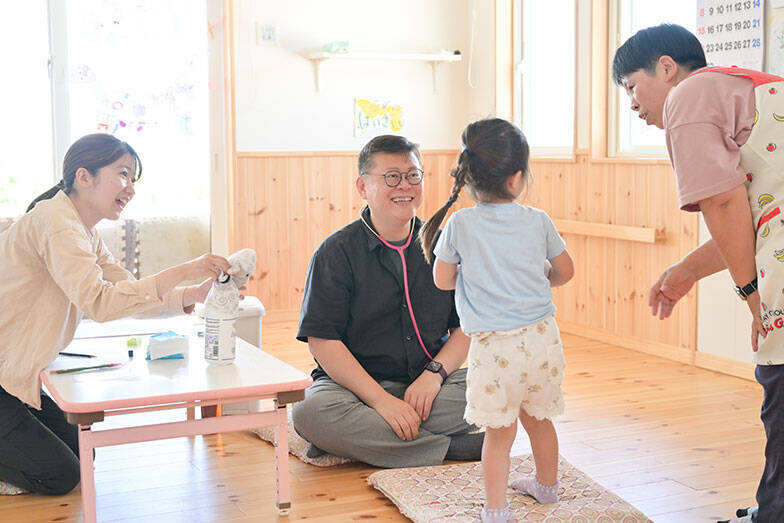 体の不調がない人もおしゃべりしに行く”診療所”が素敵すぎる！ お医者さんやご近所さんと集う街のリビング　軽井沢「ほっちのロッヂ」