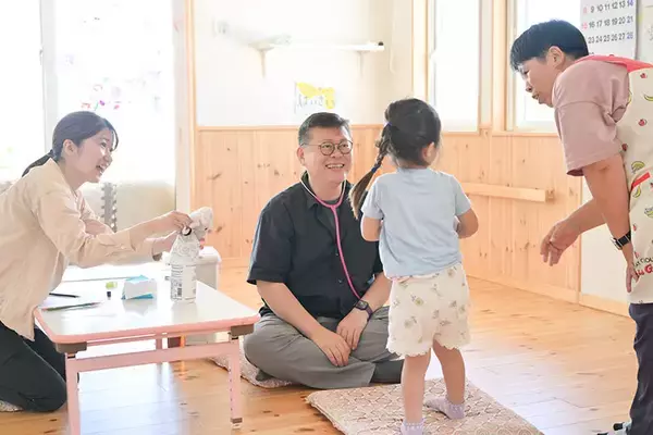 「体の不調がない人もおしゃべりしに行く”診療所”が素敵すぎる！ お医者さんやご近所さんと集う街のリビング　軽井沢「ほっちのロッヂ」」の画像