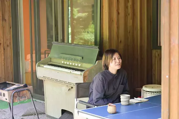 「体の不調がない人もおしゃべりしに行く”診療所”が素敵すぎる！ お医者さんやご近所さんと集う街のリビング　軽井沢「ほっちのロッヂ」」の画像