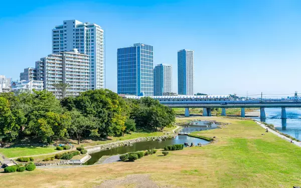 「2022年の新築マンション平均購入価格、首都圏・関西ともに2001年以来の過去最高金額に！一方、平均面積は過去最低」の画像