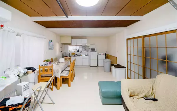 「新海誠スタジオ出身の画家が描く「東京」 | 「近所にもう1部屋借りる」新選択 | 空き家118軒を再生し街を激変させた話【12月人気記事まとめ】」の画像