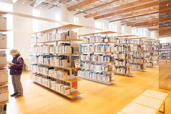 「【富山市】移住者の目線で見た、NYタイムズ選出「行くべき場所」。コンパクトな街に富山市立図書館本館などサードプレイスがあちこちに！ 人とつながる豊かな暮らし」の画像