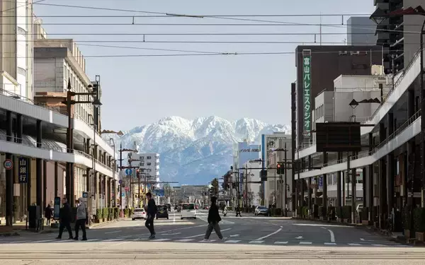 「【富山市】移住者の目線で見た、NYタイムズ選出「行くべき場所」。コンパクトな街に富山市立図書館本館などサードプレイスがあちこちに！ 人とつながる豊かな暮らし」の画像
