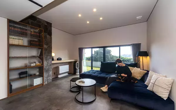 「マンションで“植物沼”にどっぷりハマった話 | 廃墟寸前から「文化財＆アート拠点」へ | 築40年戸建を「バーのある最高の仕事場」に【1月人気記事まとめ】」の画像