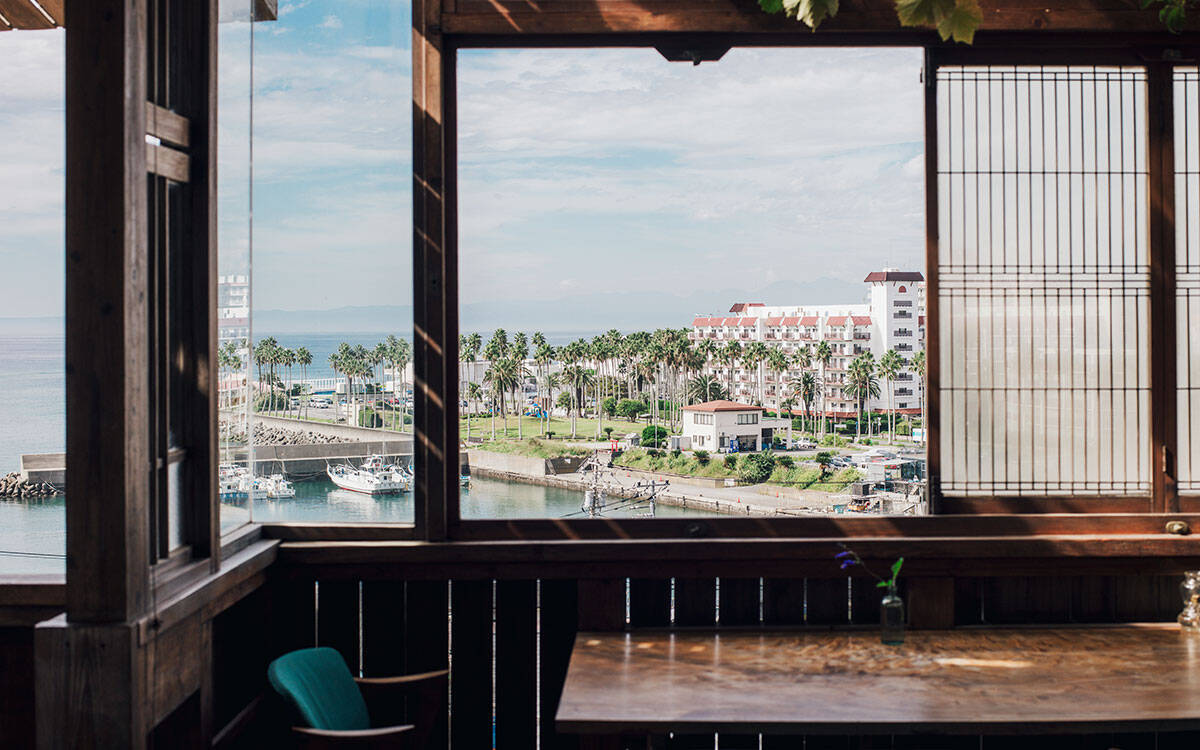 マンションで“植物沼”にどっぷりハマった話 | 廃墟寸前から「文化財＆アート拠点」へ | 築40年戸建を「バーのある最高の仕事場」に【1月人気記事まとめ】