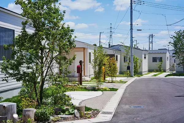 「千葉市に”平屋だけ”全50邸の分譲地。「階段ない・空が広い・緑いっぱい」子育て終えた夫妻が選んだ暮らし」の画像