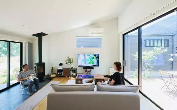 「千葉市に”平屋だけ”全50邸の分譲地。「階段ない・空が広い・緑いっぱい」子育て終えた夫妻が選んだ暮らし」の画像