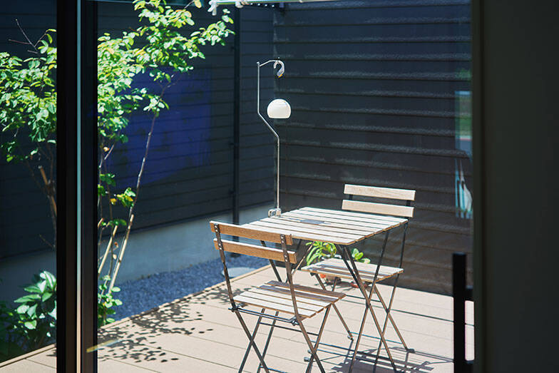 千葉市に”平屋だけ”全50邸の分譲地。「階段ない・空が広い・緑いっぱい」子育て終えた夫妻が選んだ暮らし