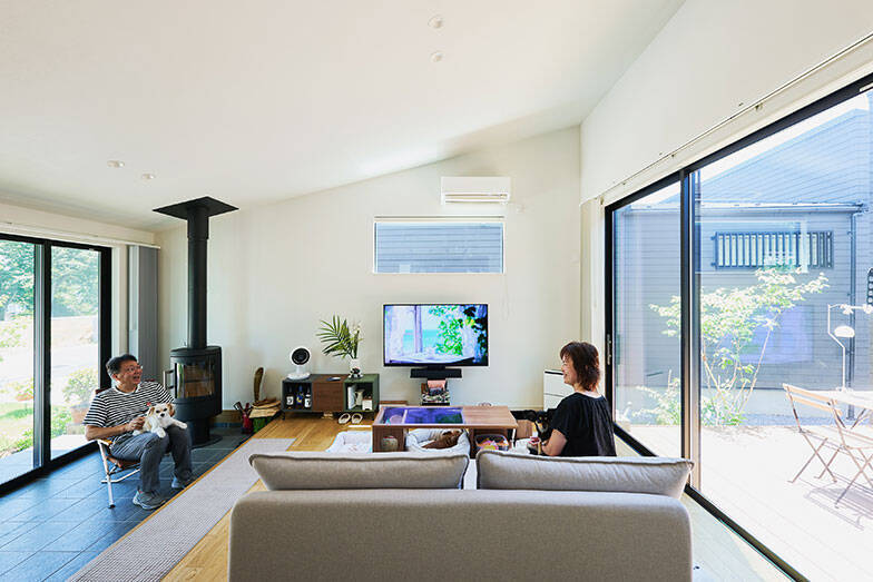 千葉市に”平屋だけ”全50邸の分譲地。「階段ない・空が広い・緑いっぱい」子育て終えた夫妻が選んだ暮らし