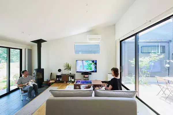 「千葉市に”平屋だけ”全50邸の分譲地。「階段ない・空が広い・緑いっぱい」子育て終えた夫妻が選んだ暮らし」の画像