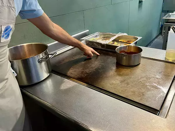 「【南仏発】美食の街マルセイユで「太陽光レストラン」が話題。電気・ガス使わず太陽熱で調理?! 脱酸素への本気　「ル・プレザージュ」」の画像