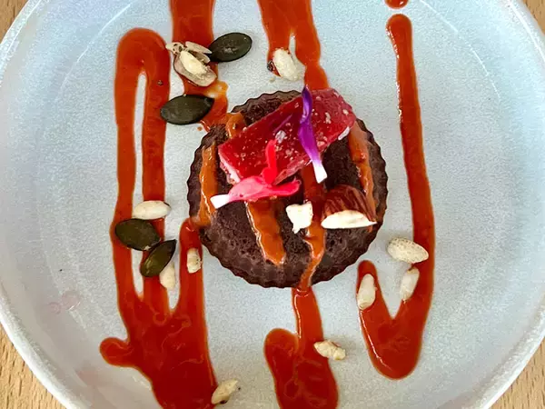 「【南仏発】美食の街マルセイユで「太陽光レストラン」が話題。電気・ガス使わず太陽熱で調理?! 脱酸素への本気　「ル・プレザージュ」」の画像