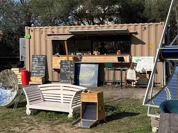 「【南仏発】美食の街マルセイユで「太陽光レストラン」が話題。電気・ガス使わず太陽熱で調理?! 脱酸素への本気　「ル・プレザージュ」」の画像