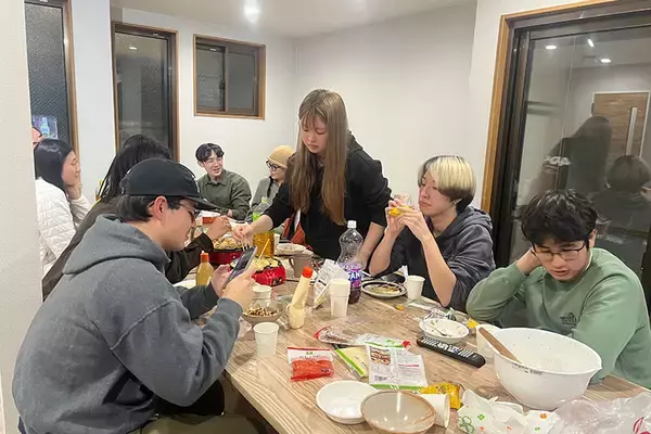 「外国人留学生の”住まい探しの壁”、空き家シェアハウスで解決！累計23拠点、10年放置物件も満室に変えた京都「ハチノジ」の挑戦」の画像