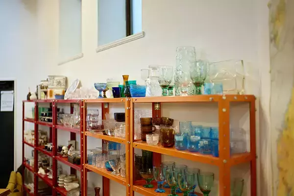 「地下室付きの中古住宅を購入＋リノベ。地下アトリエを賃貸、生活空間をハウススタジオで時間貸し。”家を開いた”子育て家族の暮らし、どう変わった？」の画像