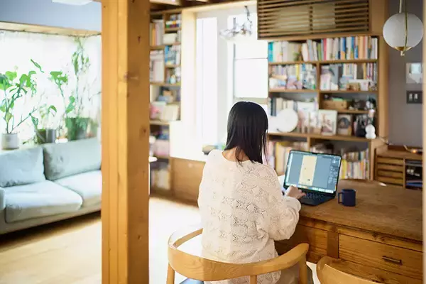 「地下室付きの中古住宅を購入＋リノベ。地下アトリエを賃貸、生活空間をハウススタジオで時間貸し。”家を開いた”子育て家族の暮らし、どう変わった？」の画像