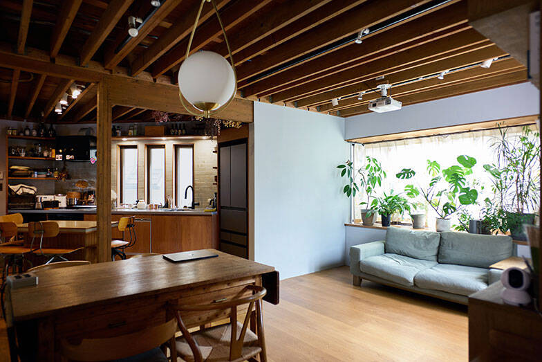 地下室付きの中古住宅を購入＋リノベ。地下アトリエを賃貸、生活空間をハウススタジオで時間貸し。”家を開いた”子育て家族の暮らし、どう変わった？