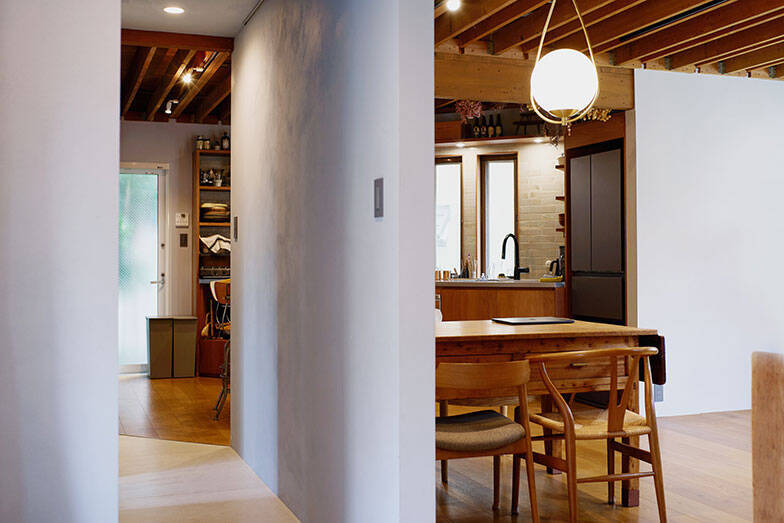 地下室付きの中古住宅を購入＋リノベ。地下アトリエを賃貸、生活空間をハウススタジオで時間貸し。”家を開いた”子育て家族の暮らし、どう変わった？