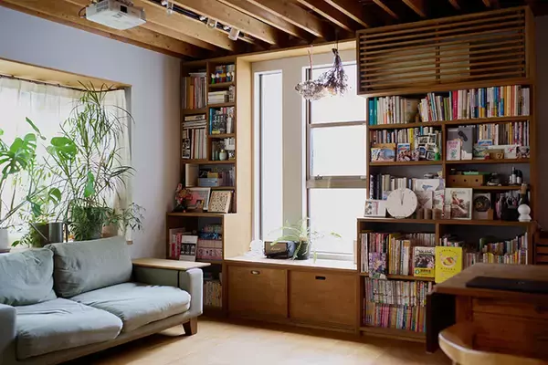 「地下室付きの中古住宅を購入＋リノベ。地下アトリエを賃貸、生活空間をハウススタジオで時間貸し。”家を開いた”子育て家族の暮らし、どう変わった？」の画像