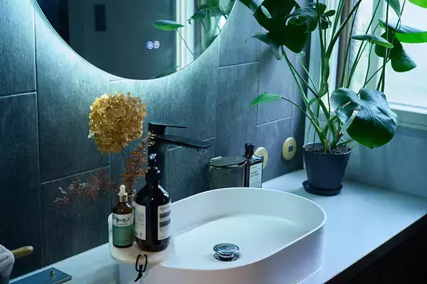 「地下室付きの中古住宅を購入＋リノベ。地下アトリエを賃貸、生活空間をハウススタジオで時間貸し。”家を開いた”子育て家族の暮らし、どう変わった？」の画像