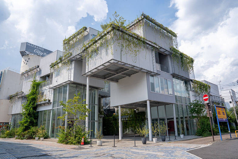 【前橋】教科書に載るほどガチの”シャッター街”が「アートの街」へ！ JINSの田中仁CEOが私財投じるなど民間主導で“衰退した地元”を再生中