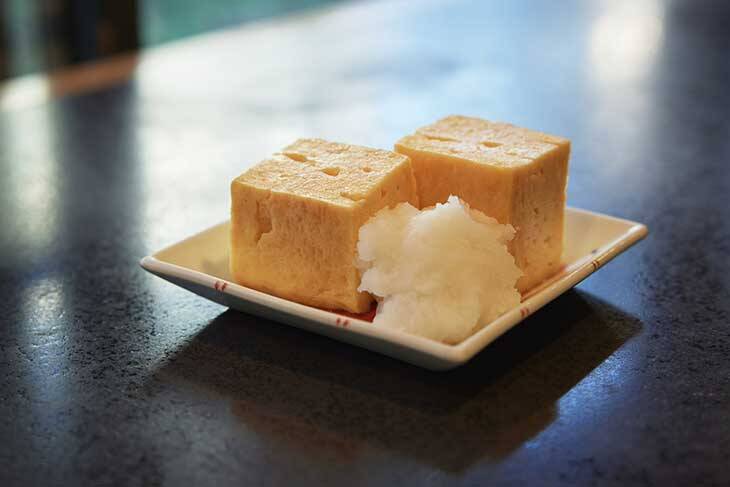 【小宮山雄飛 蕎麦呑みの名店】とりあえず升酒から。蕎麦も料理もウマい人気の老舗『本むら庵』