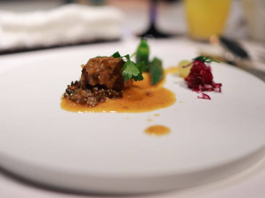 【沖縄スポット】海に沈む夕日を眺めながら。『オリエンタルヒルズ沖縄』でフレンチディナー