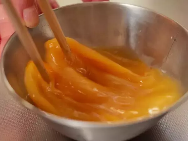 「【土曜のお昼は丼ごはん】安いもやしが大活躍！ふんわり卵の「もやしのかに玉丼」レシピ」の画像