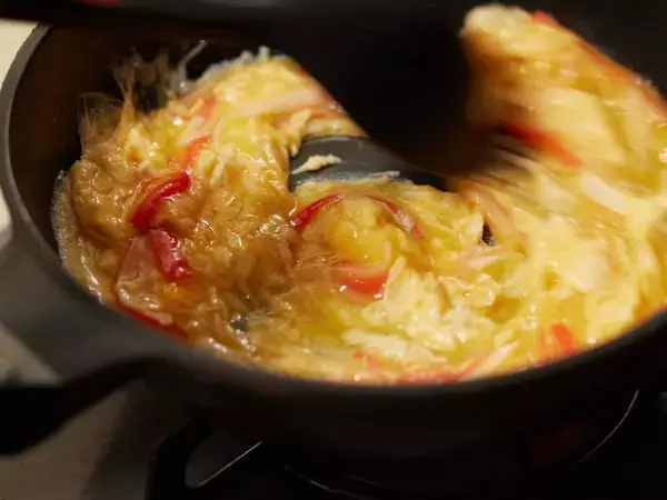 「【土曜のお昼は丼ごはん】安いもやしが大活躍！ふんわり卵の「もやしのかに玉丼」レシピ」の画像