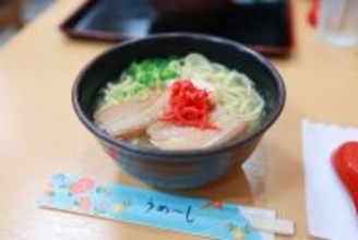 【沖縄空港グルメ】やっぱり沖縄そば！ 旅の締めくくりにローカル感を味わう『そば処 琉風』