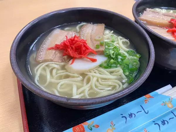 「【沖縄空港グルメ】やっぱり沖縄そば！ 旅の締めくくりにローカル感を味わう『そば処 琉風』」の画像