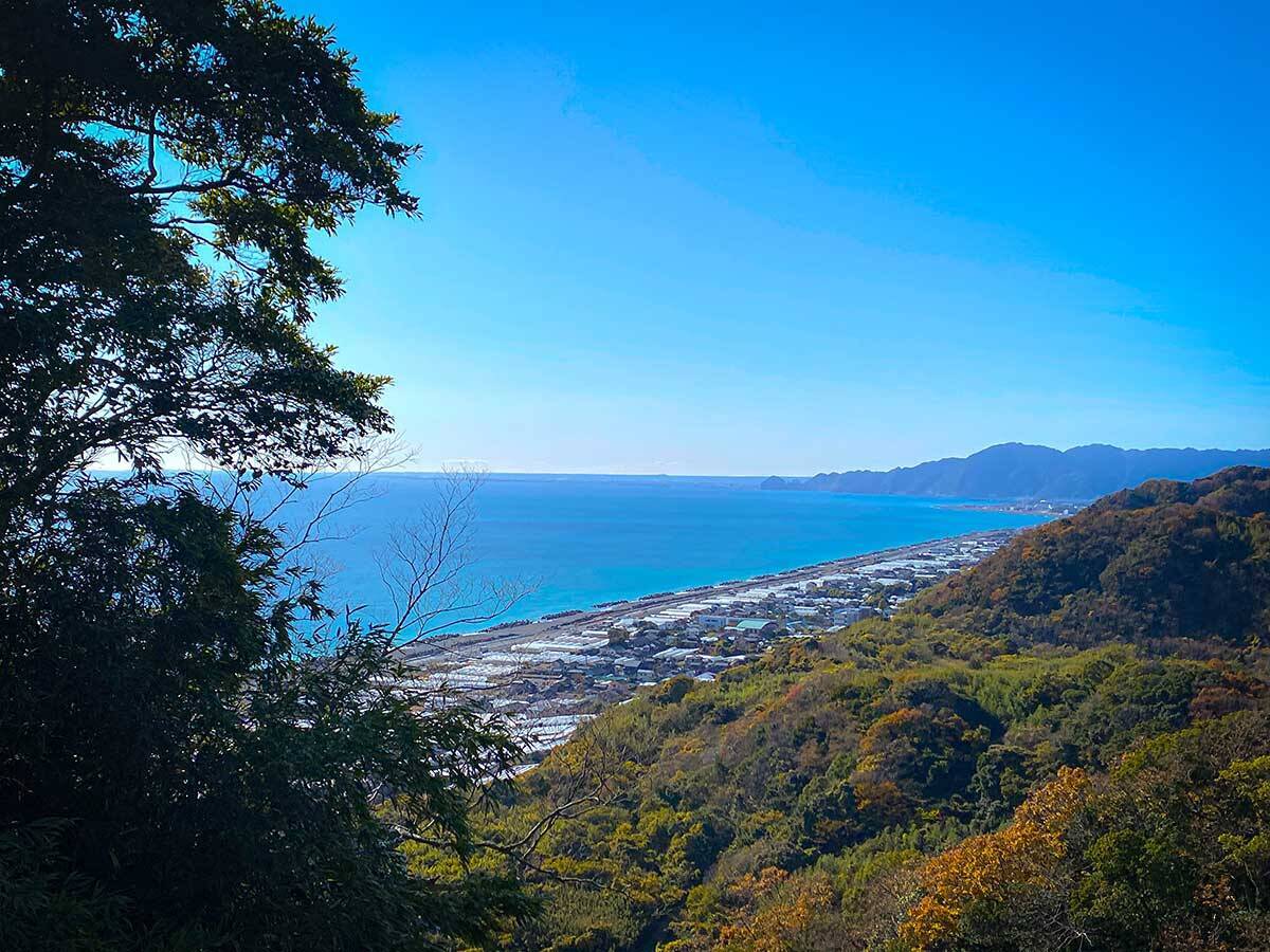 人気スポットで金運・勝負運をアップ！ 国宝「久能山東照宮」の参拝＆絶品の甘味処