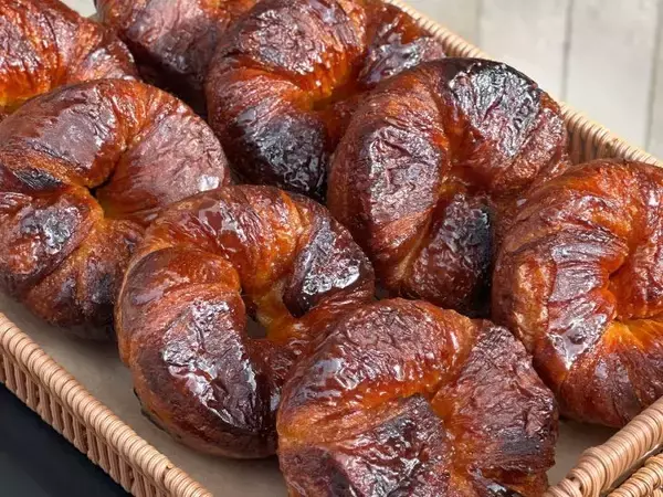 「【大阪スイーツ】クロワッサン生ベーグルが大人気！注目の『ボーノベーカリ』の生ベーグルとは」の画像