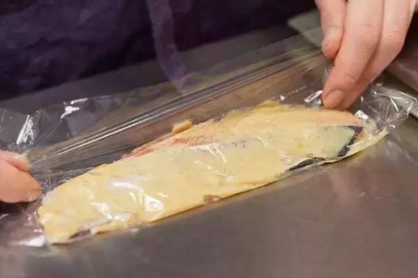 「【つくおきレシピ】肉も魚もふっくら、旨味たっぷり！プロの「粕漬け」をお正月料理の一皿に」の画像