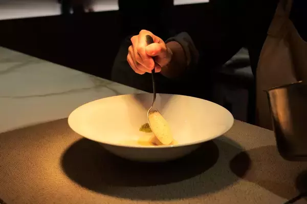 「【福岡の注目店】たった8席。二つ星シェフのガストロノミー『L’Unique labo』で過ごす唯一無二のひととき」の画像