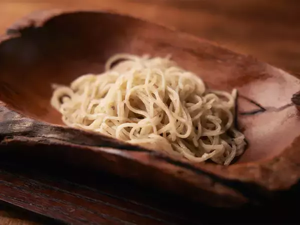 「【小宮山雄飛 蕎麦呑みの名店】北千住の名店『千寿 竹やぶ』で3種の蕎麦を食べ比べる至福のひと時」の画像